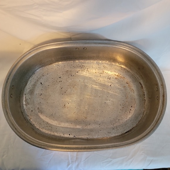 VINTAGE Aluminum Unbranded Roasting Pan Dutch Oven Vented With Lid - Picture 8 of 15
